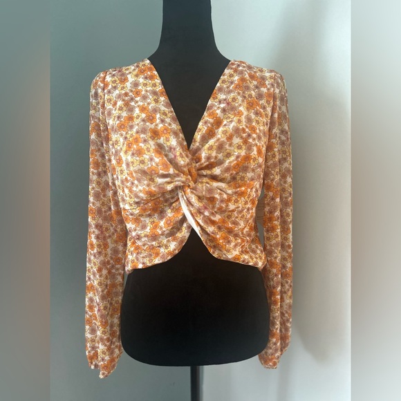 NWT SELF ESTEEM BOHO TWIST FRONT FLORAL HALTER TOP - Picture 2 of 8